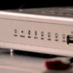 WLAN-Router mit Status-LEDs – die speedport.ip Konfiguration öffnest du im Browser