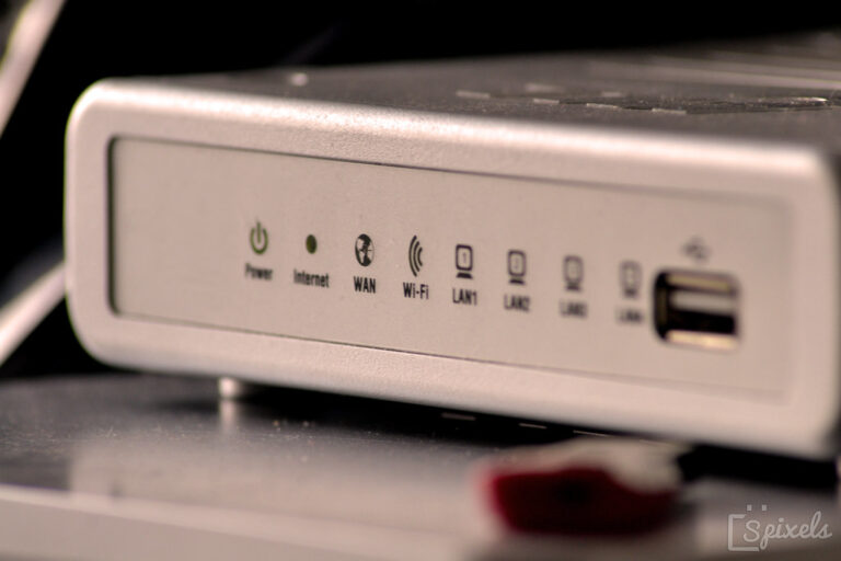 WLAN-Router mit Status-LEDs – die speedport.ip Konfiguration öffnest du im Browser